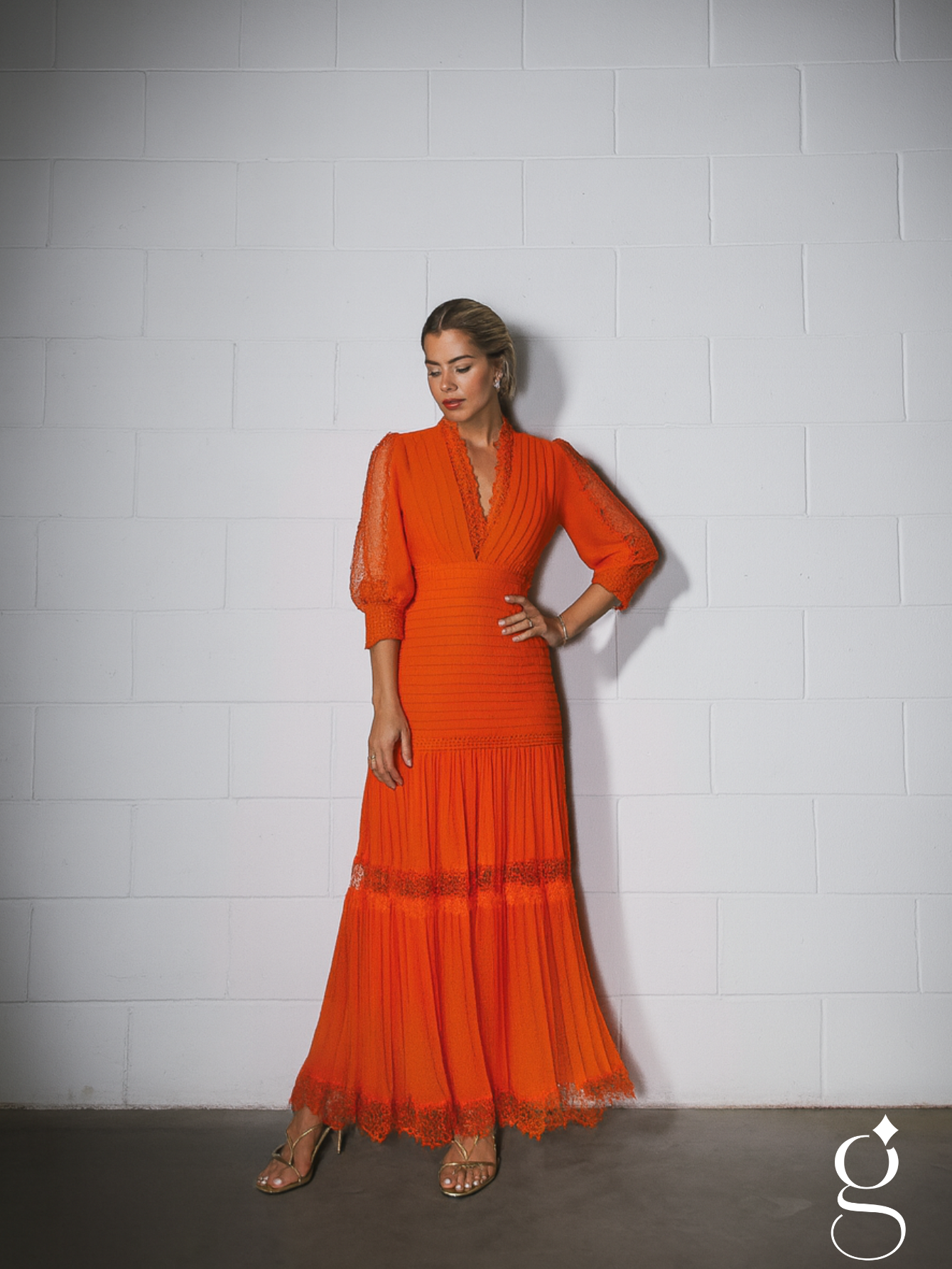 Vestido Longo com Manga Bufante e Renda