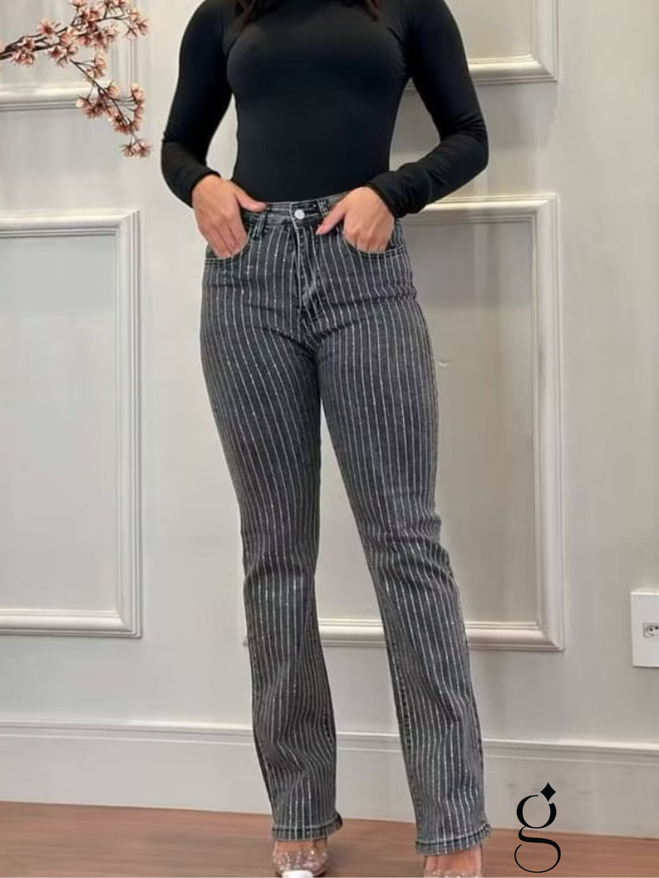 Calça Flare Cintura Alta com Risca de Giz em Strass