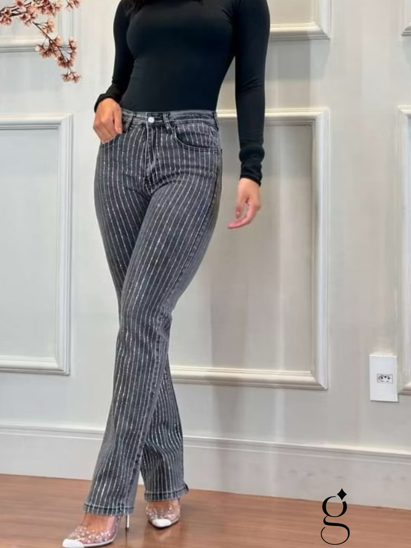 Calça Flare Cintura Alta com Risca de Giz em Strass