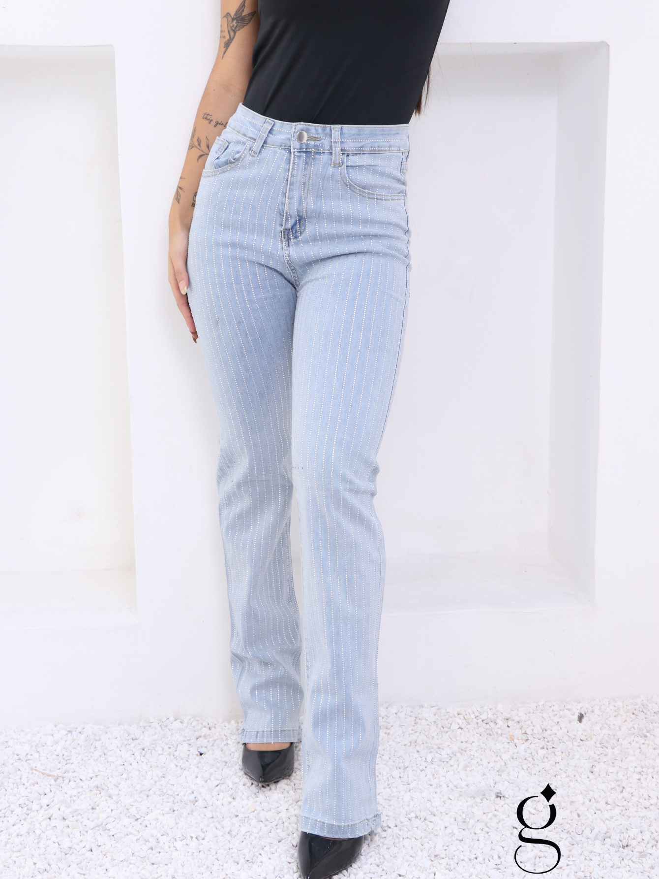 Calça Flare Cintura Alta com Risca de Giz em Strass